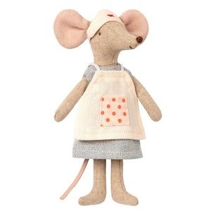 Maileg nurse mouse